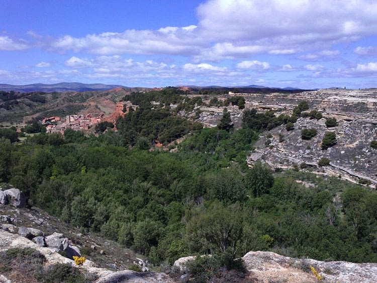 Valle en saco y manantial del Aguallueve en Anento.